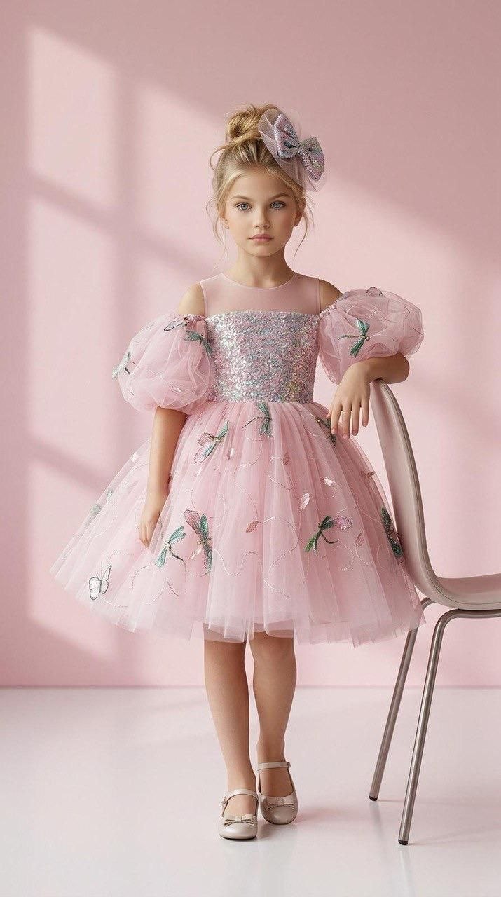 Robe Princesse Rose Pailletée avec Manches Bouffantes – Style Féérique